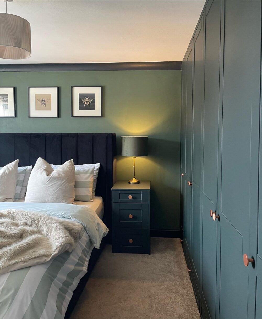 5 ways to decorate the wall behind your bed